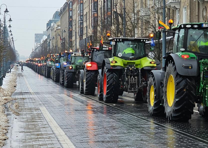 Traktoriai prie Seimo. Gedimino Stanišausko nuotr. 